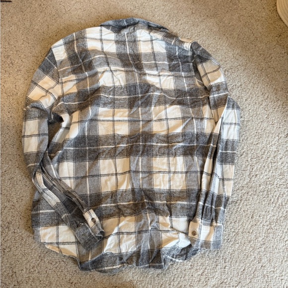 Universal Thread Gray and Cream Plaid Flannel - Picture 4 of 4